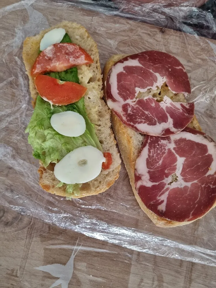 Pain Bagnat Bien Peu Garnit Pour Le Prix