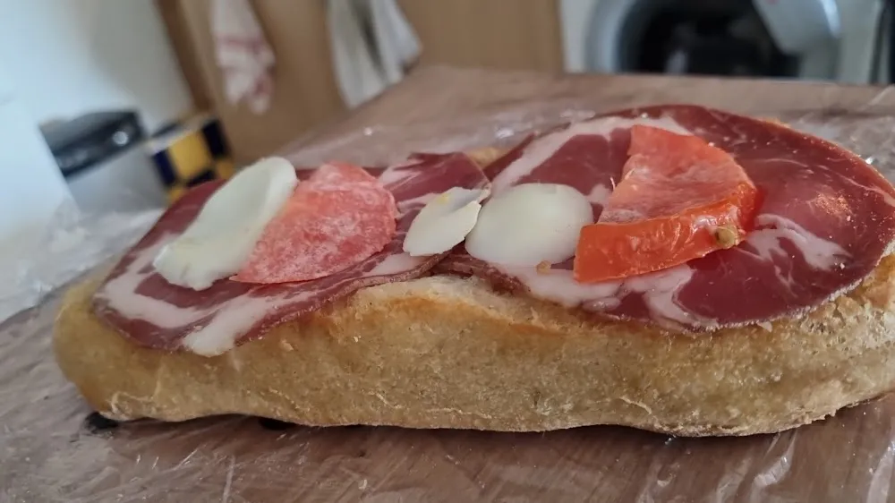 Pain Bagnat Peu Garnit